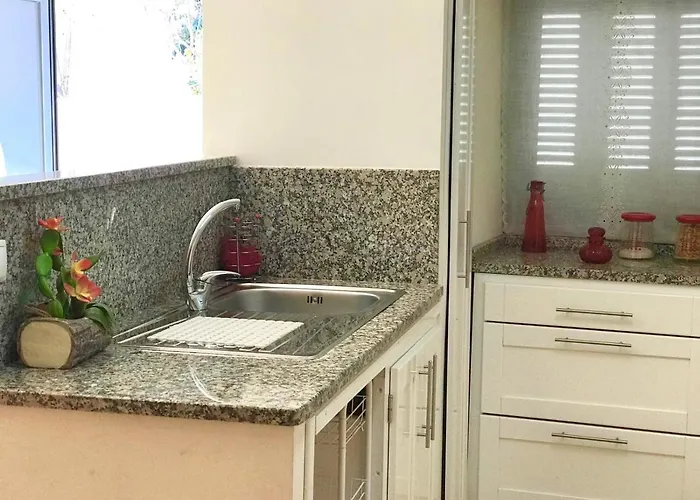 Casa Nazare بيت للعطل *